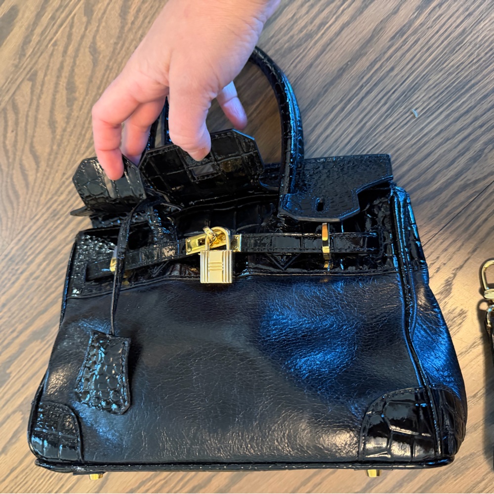 Elegant Black faux Leather Handbag - Picture 3 of 6
